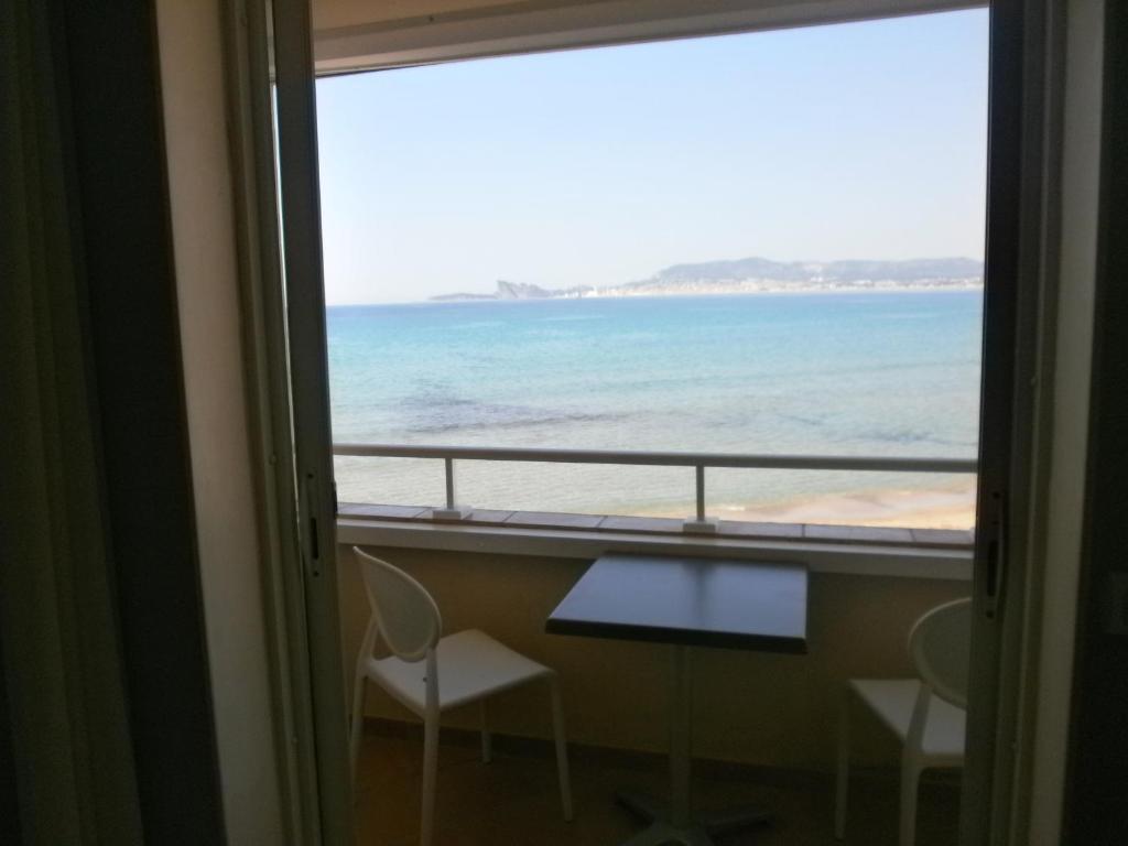 Au Tapis De Sable Hotel Saint-Cyr-sur-Mer Cameră foto